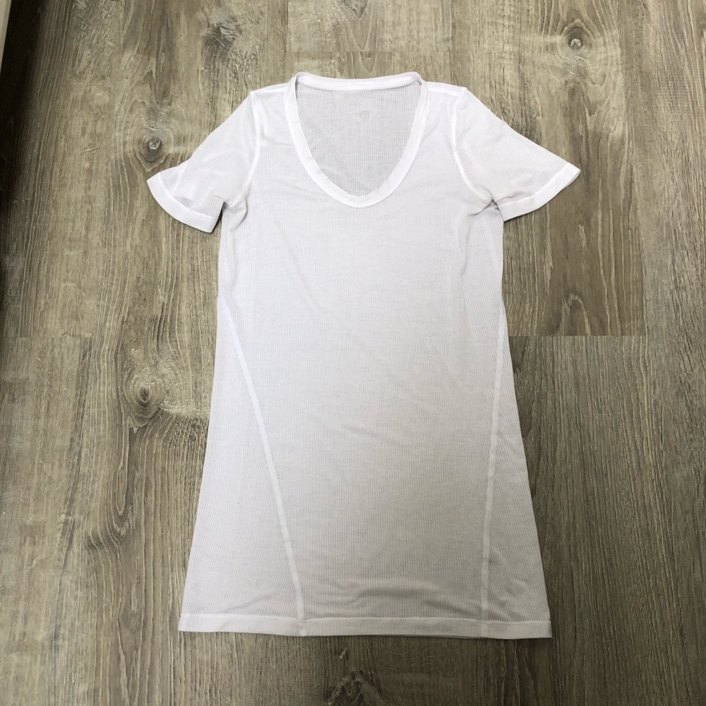 Bundle of Two LuluLemon Athletic Tops ☀️
